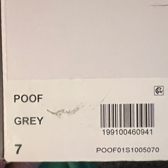 Steve Madden Grey Plush Slippers Brand new with Box - Picture 4 of 6